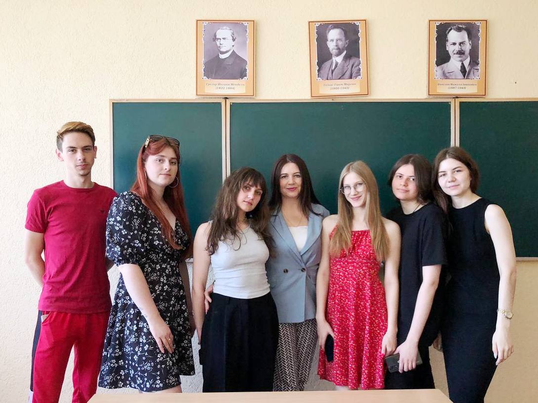 Студенти-першокурсники та їхня методистка Мединська Олеся Ярославівна.